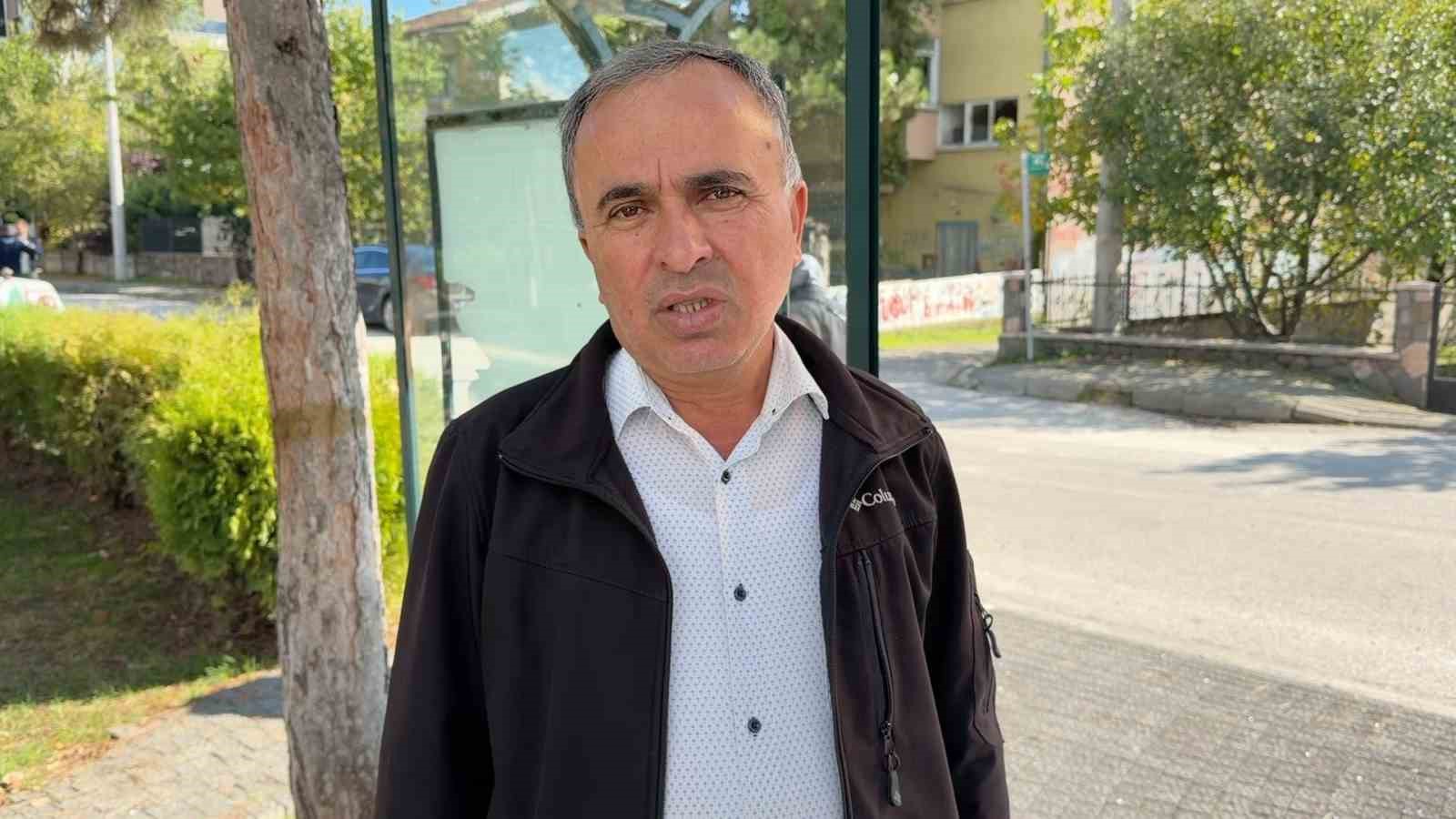 boluda-sehir-magandalari-otobus-duraginin-camini-kirdi