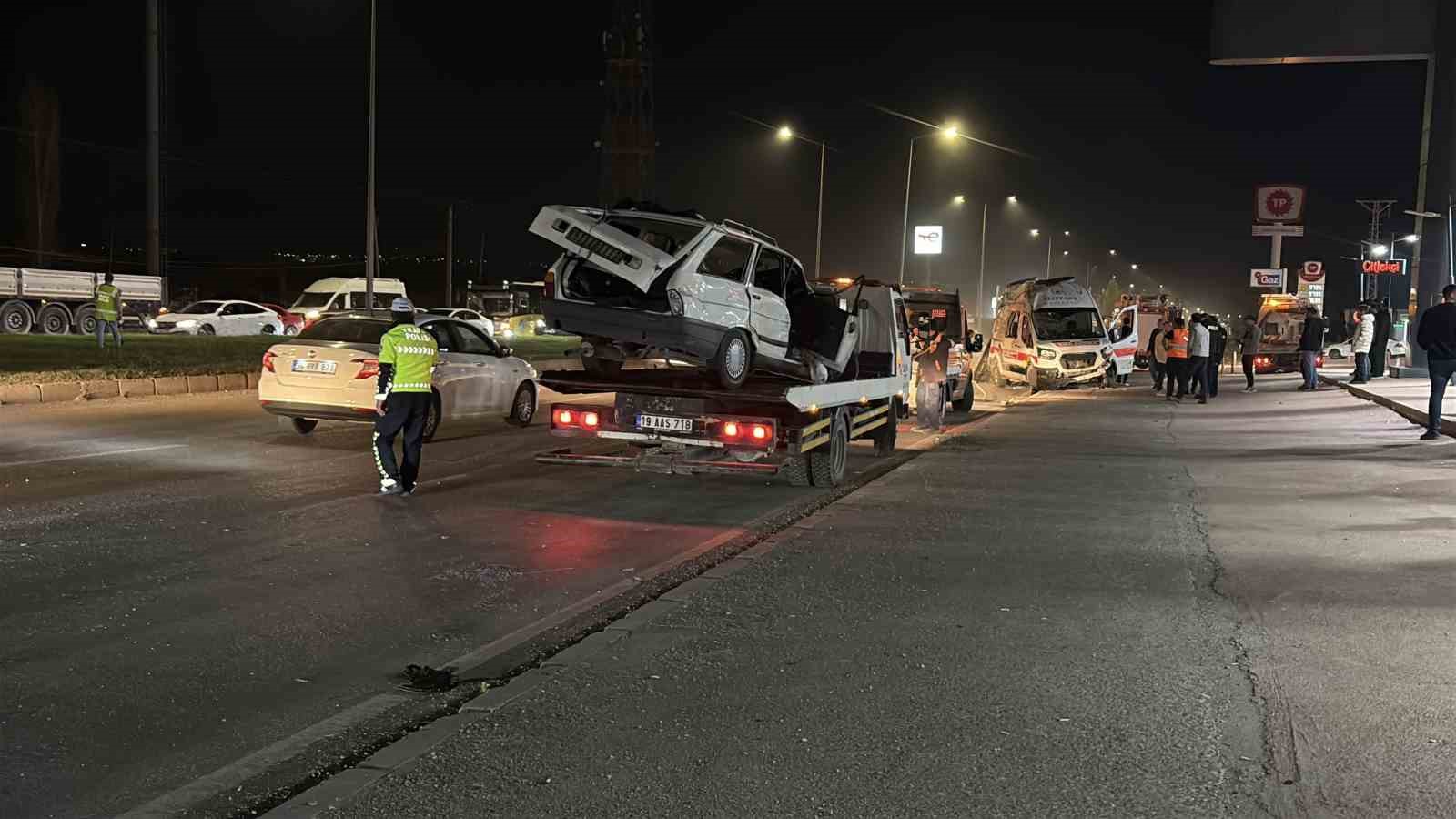 corumda-ambulans-ile-otomobil-carpisti-6-yarali
