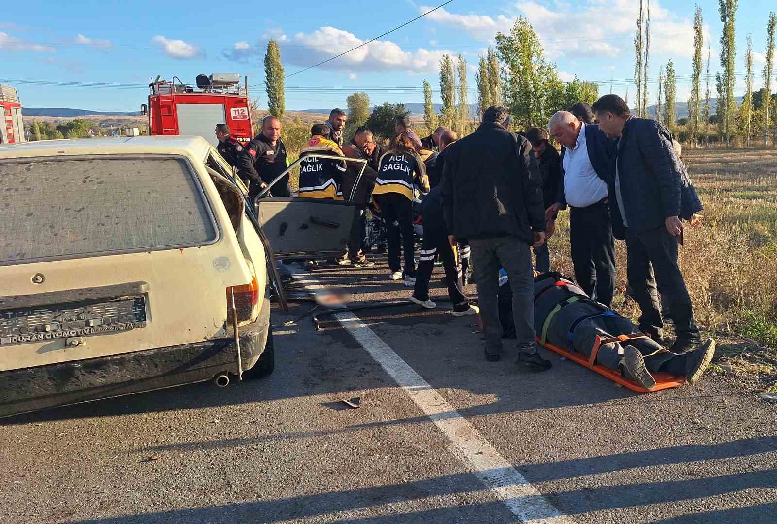 corumda-iki-otomobil-carpisti-7-yarali