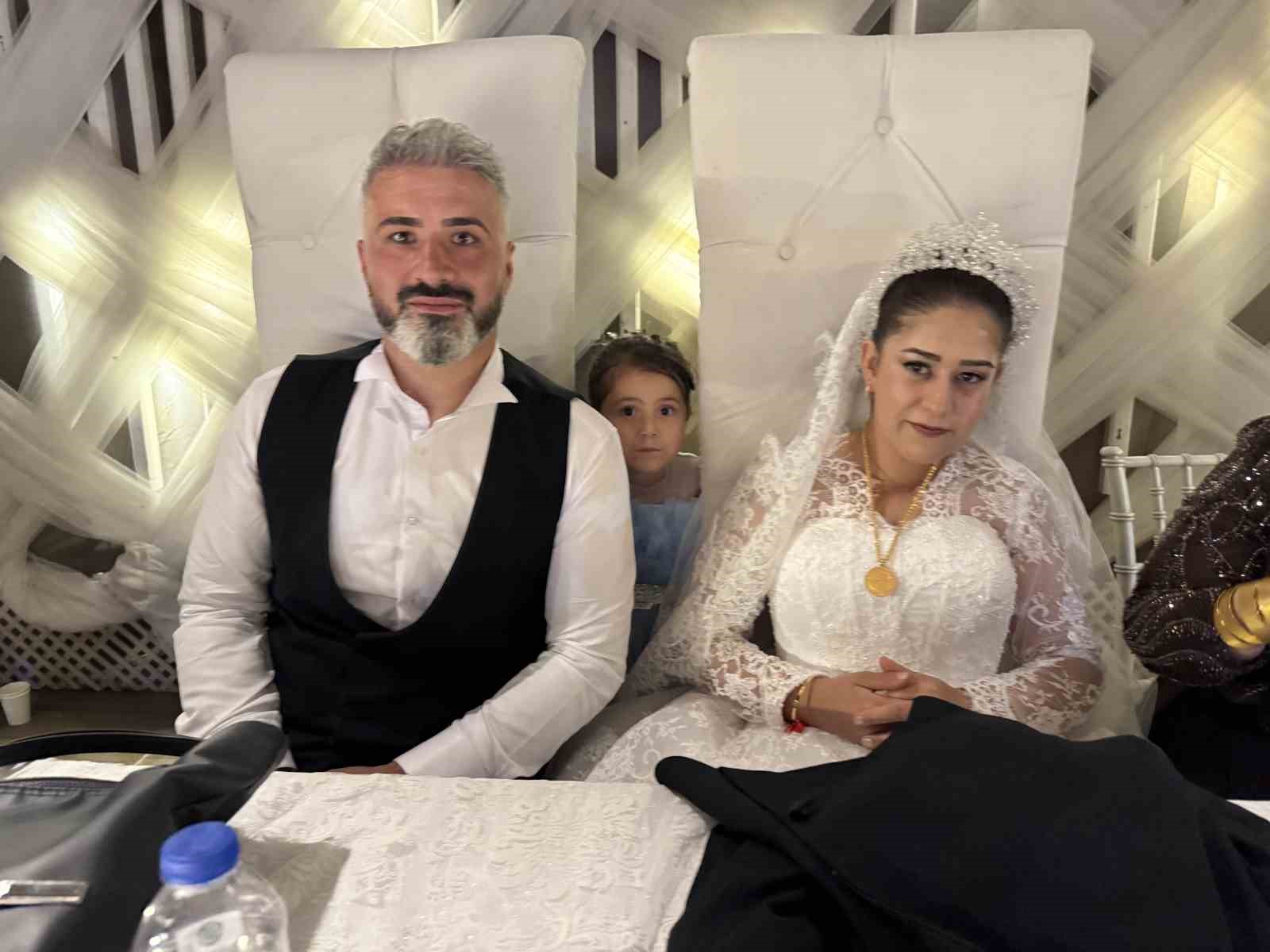 dugunde-altin-yerine-bir-cuval-findik-taktilar