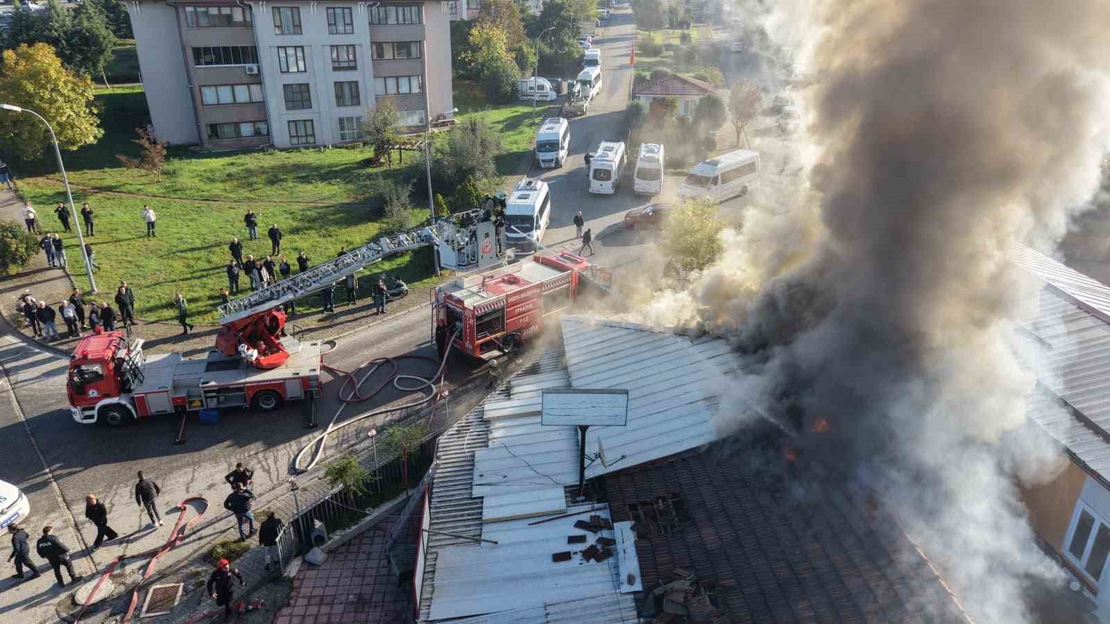 duzcede-catisi-yanan-kiraathane-kullanilmaz-hale-geldi