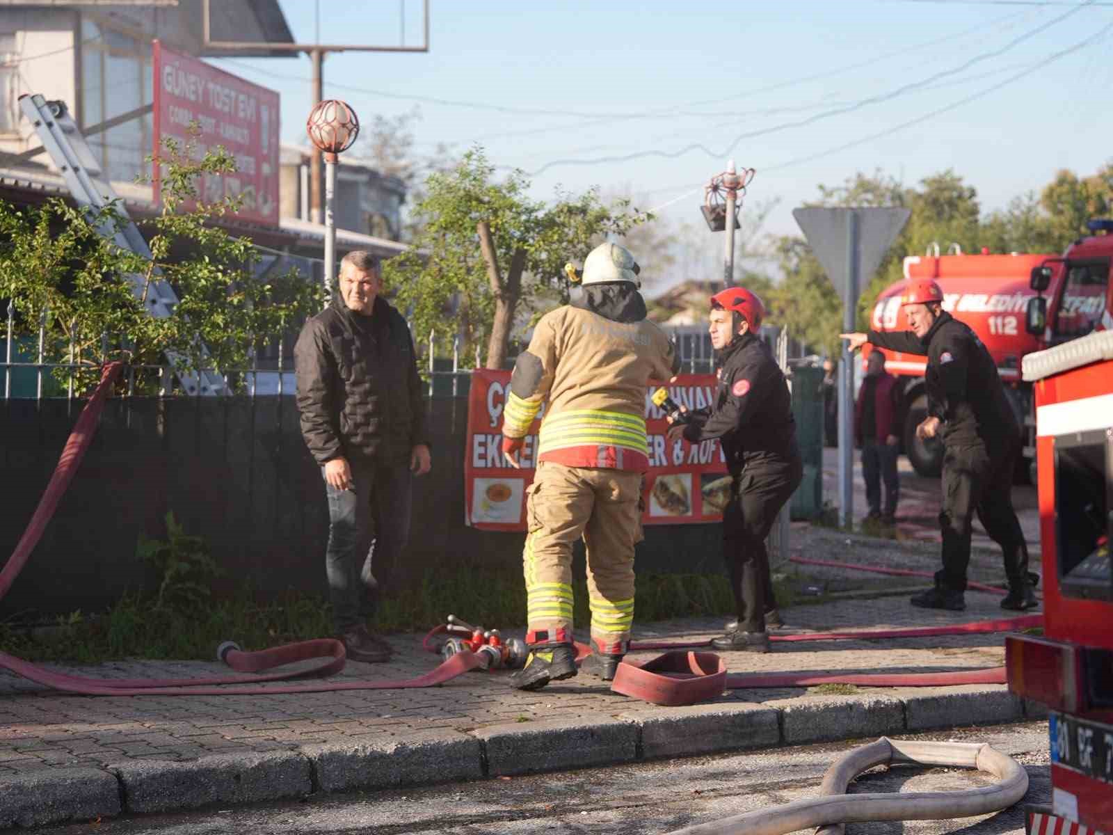 duzcede-catisi-yanan-kiraathane-kullanilmaz-hale-geldi