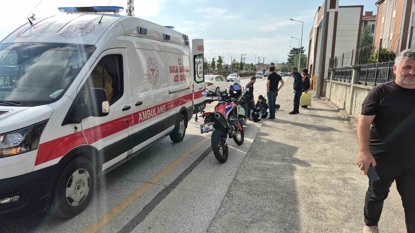 duzcede-devrilen-motosikletin-surucusu-yaralandi