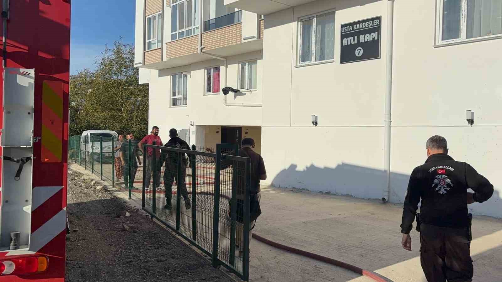 duzcede-ev-yangini-ekiplerin-mudahalesi-ile-sonduruldu