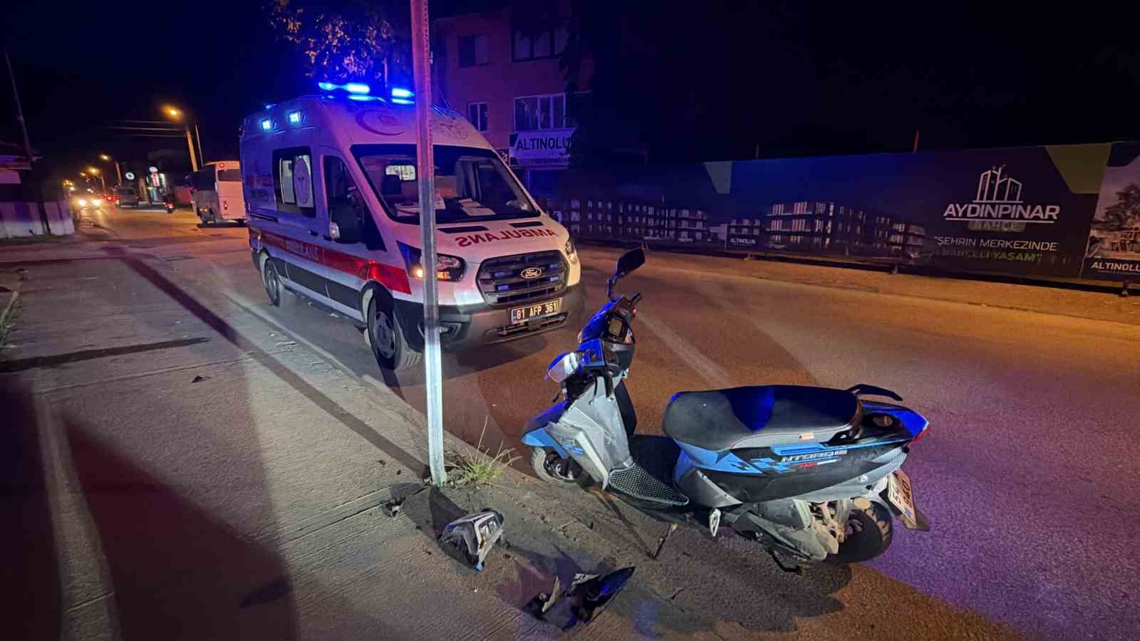 duzcede-motosiklet-kaldirima-carpti-2-yarali