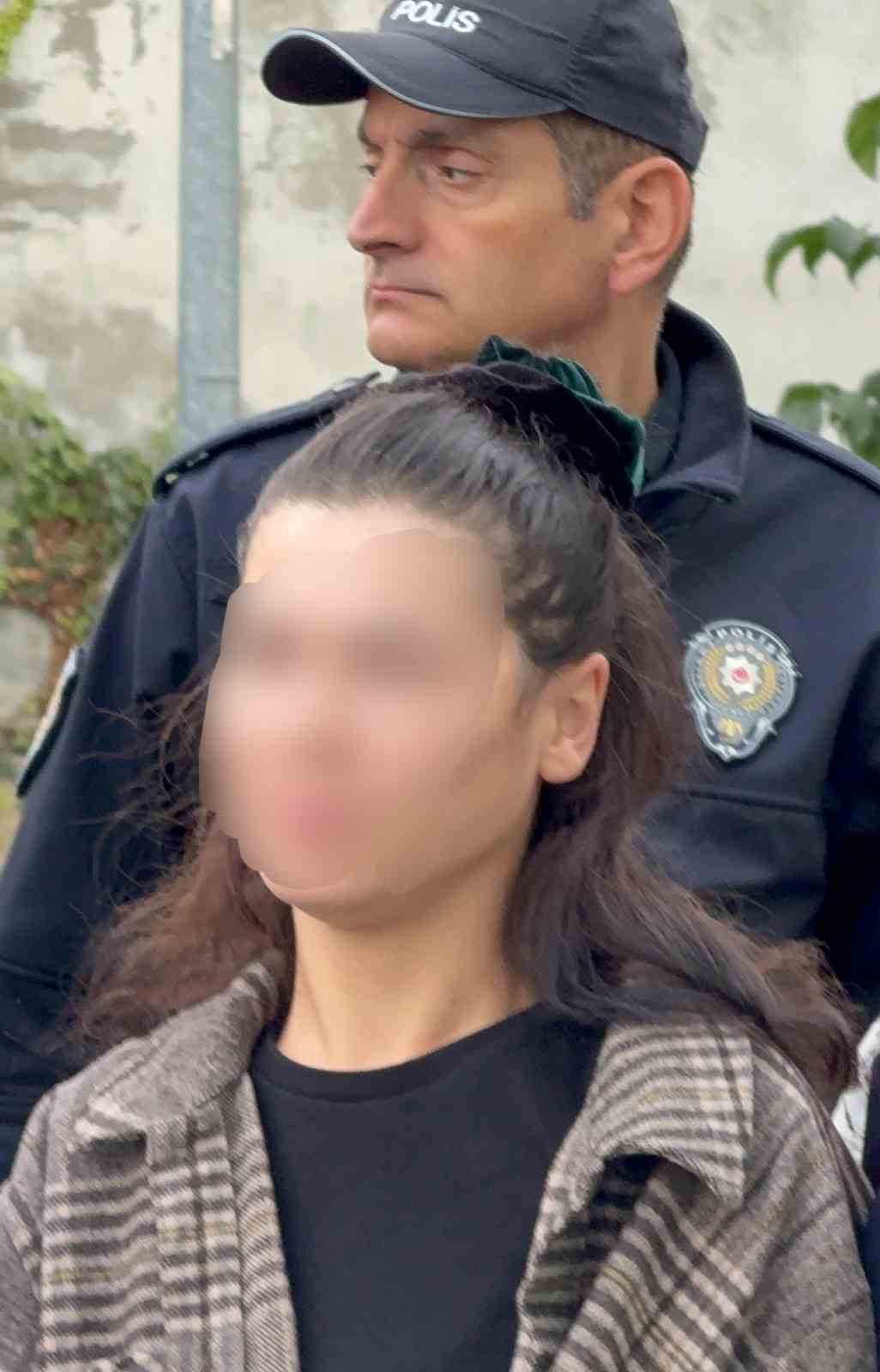 esiyle-iliskisi-oldugunu-iddia-ettigi-kadini-kardesleriyle-darbetti-3-kiz-kardese-gozalti