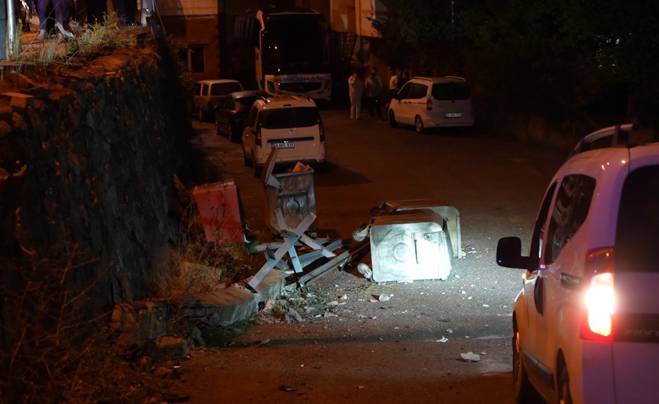 gumushanede-karsi-seride-gecen-otomobil-kaldirimda-yuruyen-kiz-ogrenciye-carpti