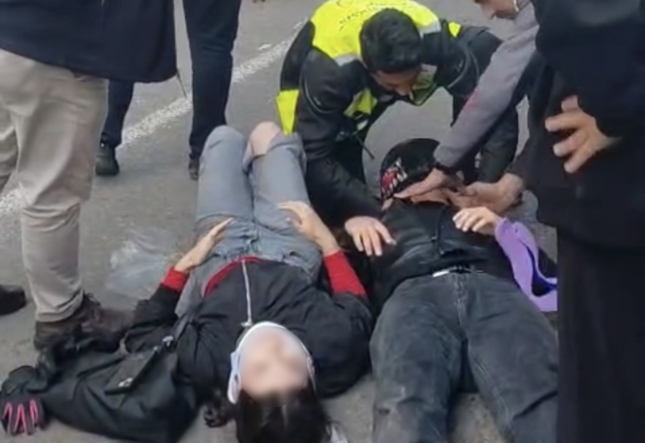 motosiklet-hafif-ticari-araca-carpti-2-yarali