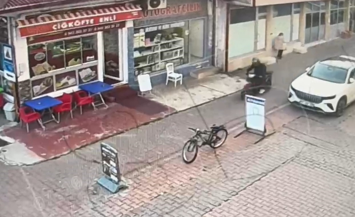 polisin-dur-ihtarina-uymayan-ehliyetsiz-motosiklet-surucusune-410-bin-lira-ceza