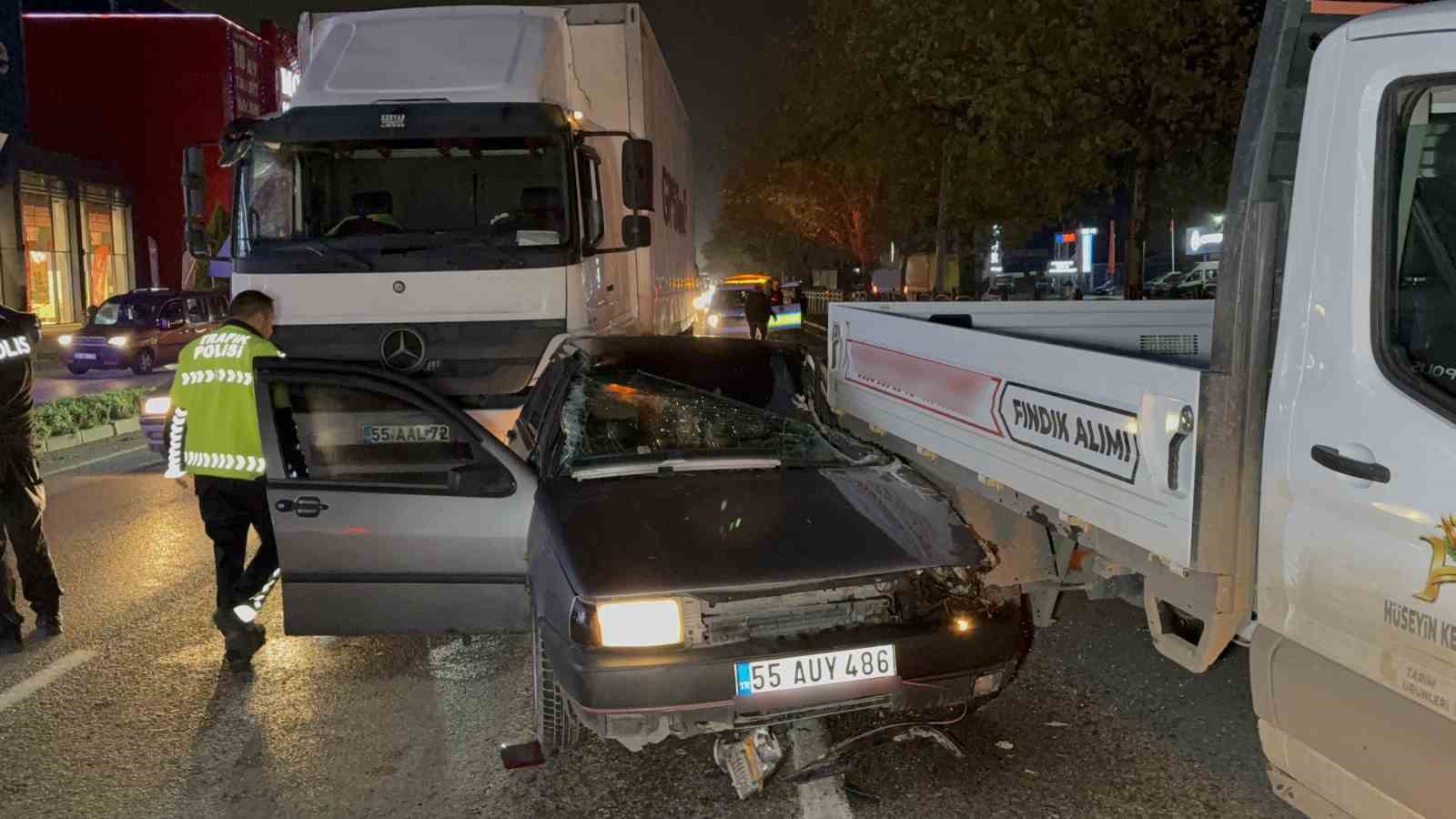 samsunda-4-aracli-zincirleme-kaza-anne-ve-oglu-yaralandi