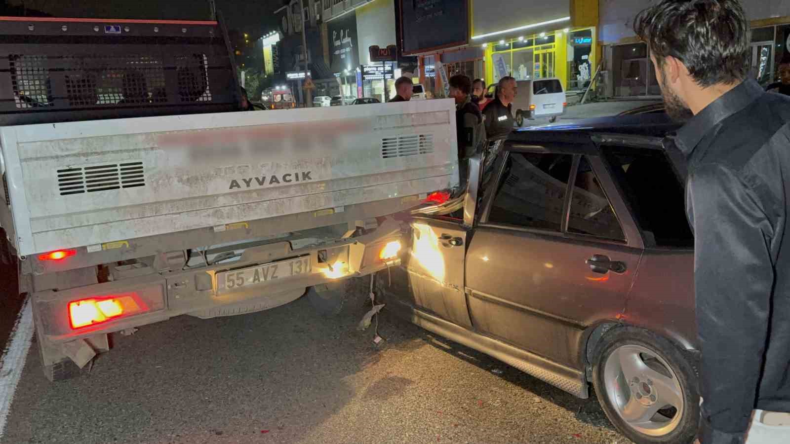 samsunda-4-aracli-zincirleme-kaza-anne-ve-oglu-yaralandi