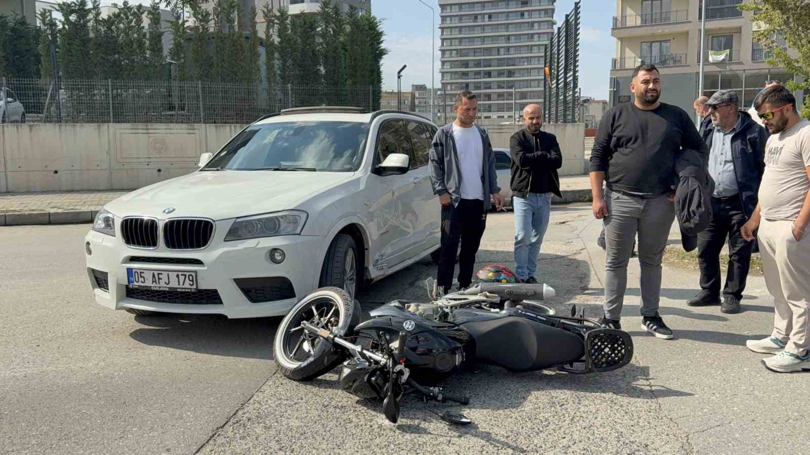 samsunda-otomobille-carpisan-motosikletin-17-yasindaki-surucusu-yaralandi
