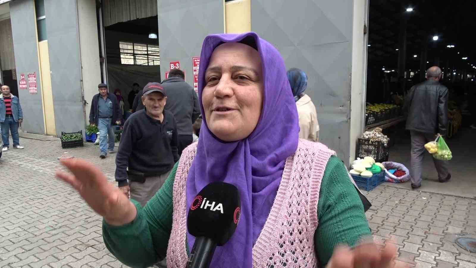 sezonun-son-karpuzlarini-ucretsiz-dagitti-5-dakikada-tukendi