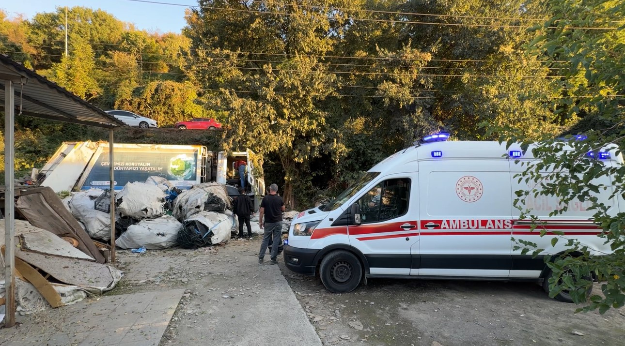 yol-vermek-isterken-cop-kamyonuyla-10-metrelik-sarampole-devrildiler-3-yarali