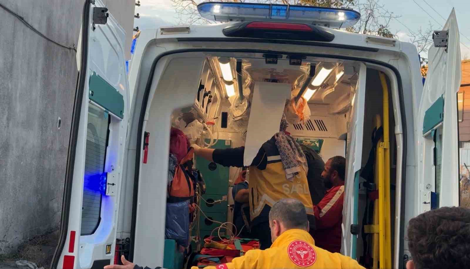 yol-vermek-isterken-cop-kamyonuyla-10-metrelik-sarampole-devrildiler-3-yarali