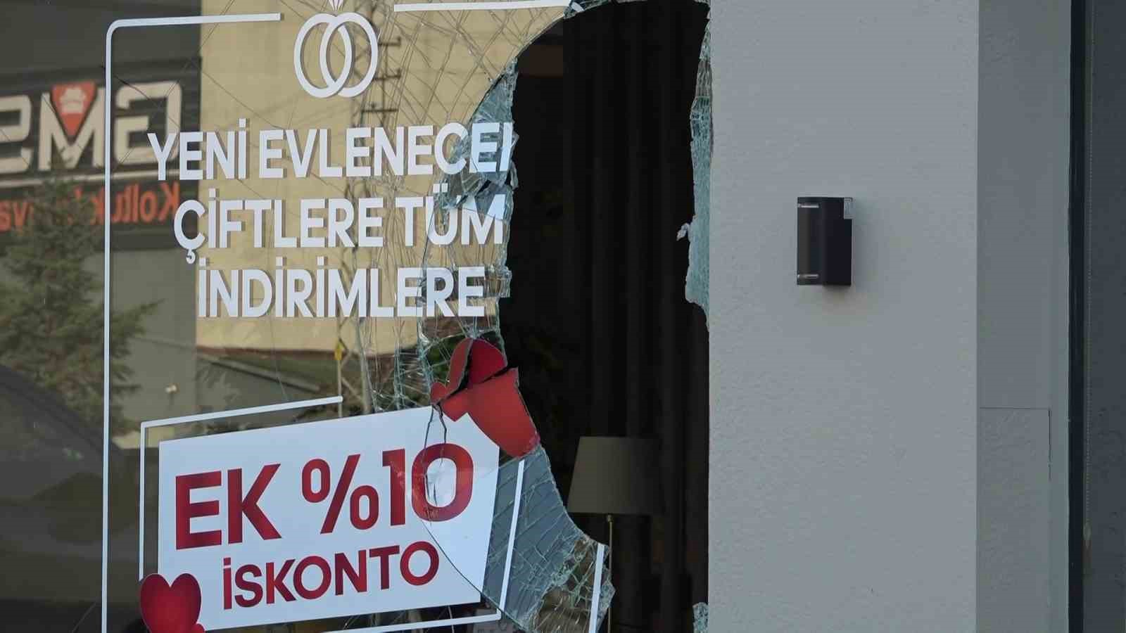 amasyada-kamyondan-kopan-teker-magazaya-daldi