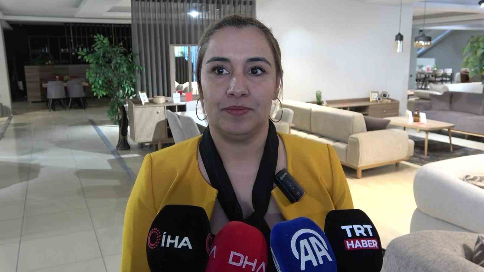 amasyada-kamyondan-kopan-teker-magazaya-daldi