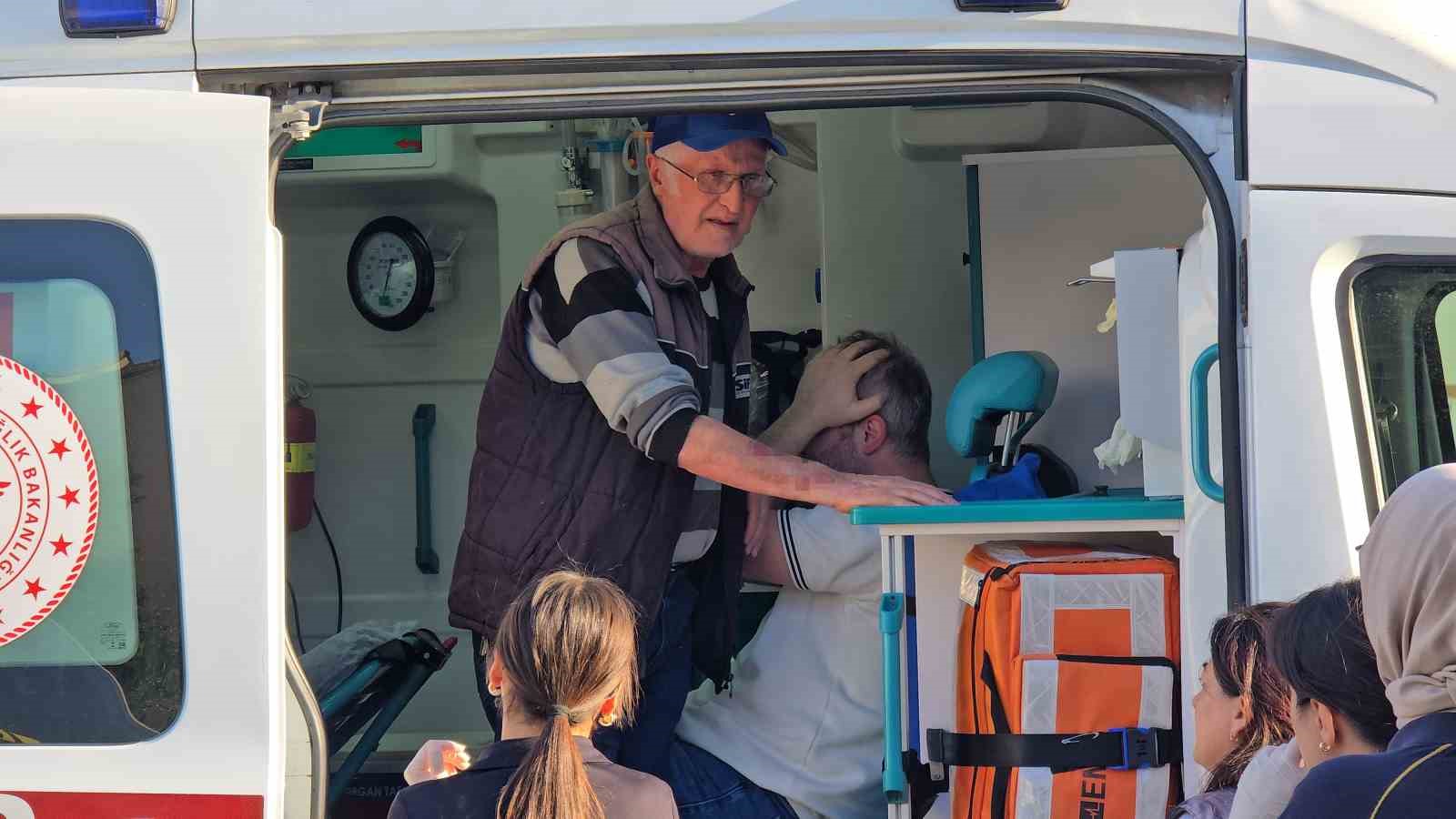 annesinin-elinden-kurtulup-yola-firlayan-3-yasindaki-aybars-servis-aracinin-altinda-can-verdi