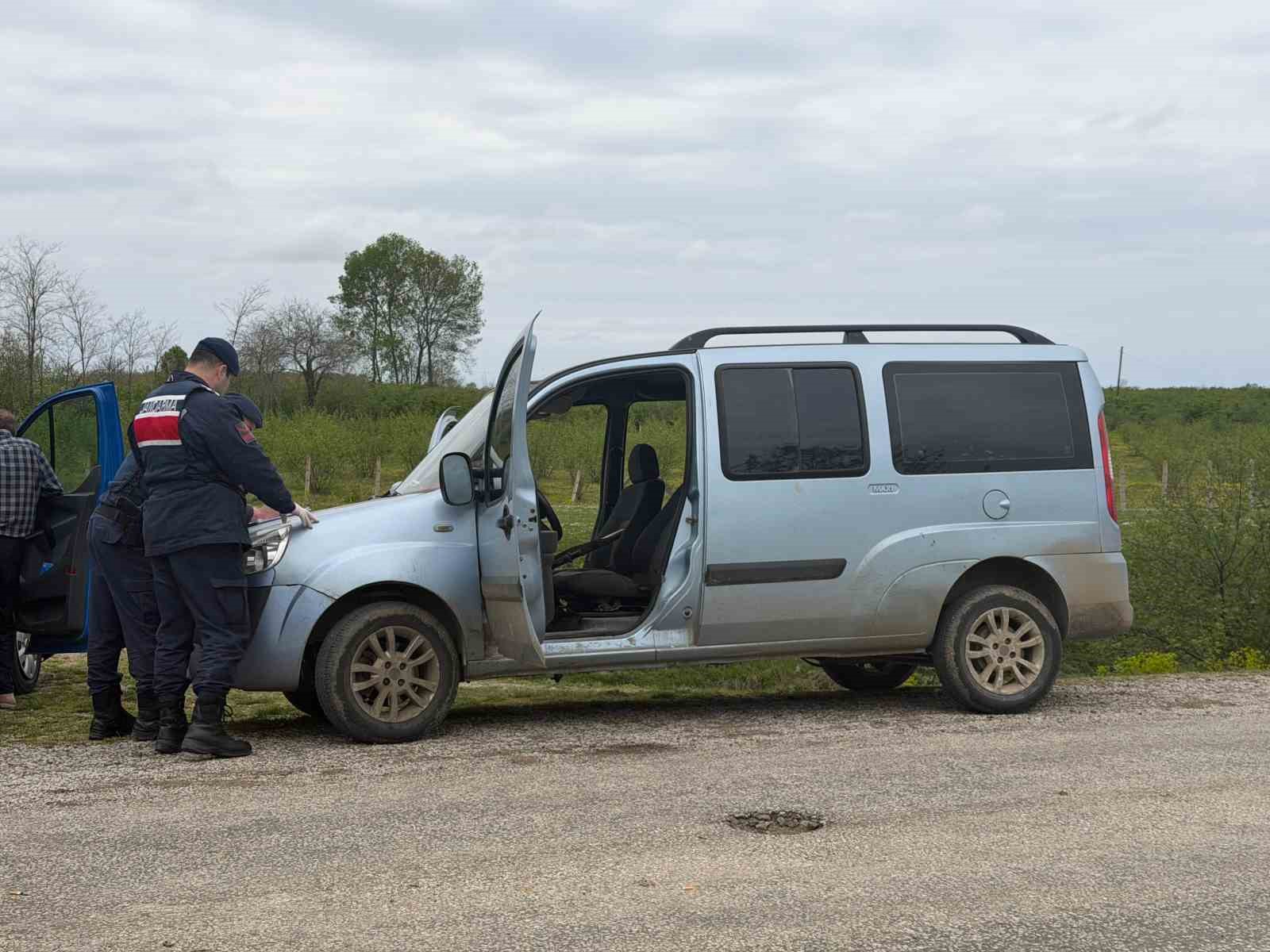 aracinda-silahla-vurulmus-halde-bulundu