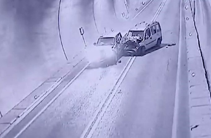 artvinde-7-kisinin-yaralandigi-tunel-kazasi-kamerada