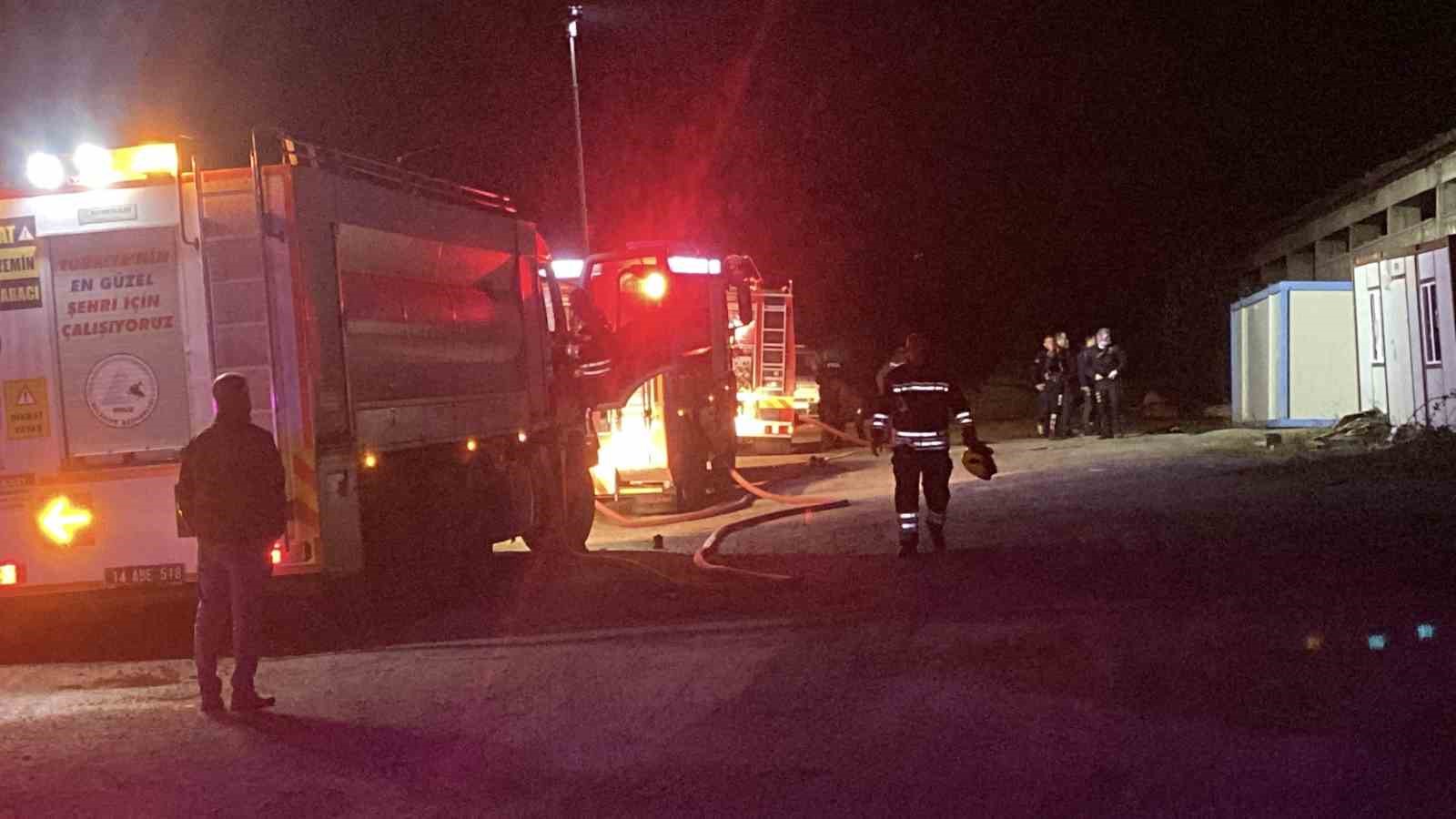 boluda-insaat-deposunda-yangin