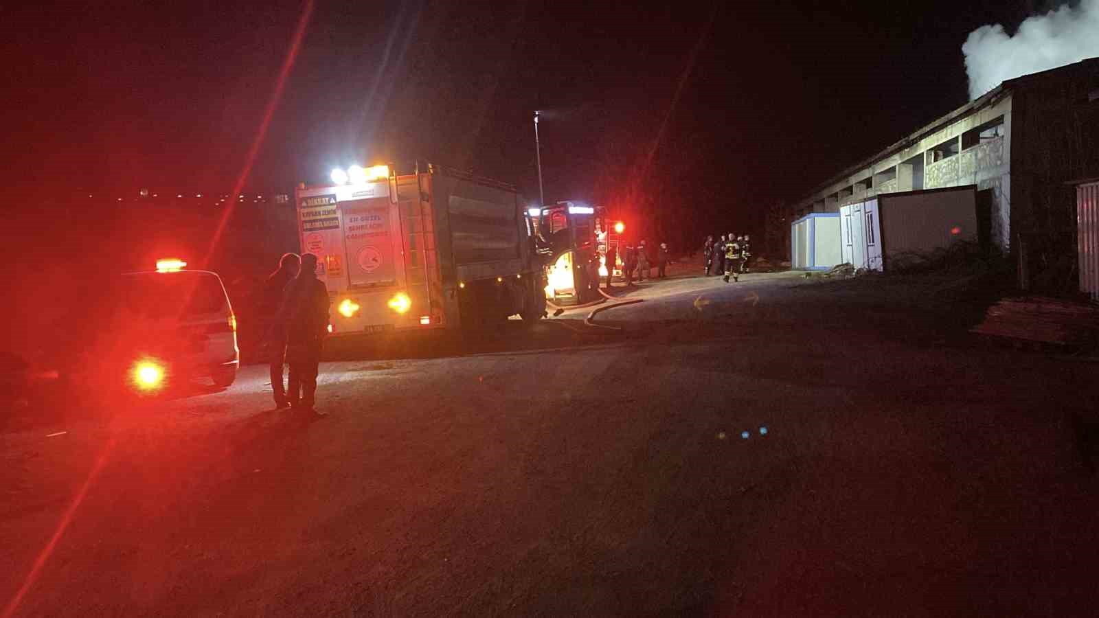 boluda-insaat-deposunda-yangin