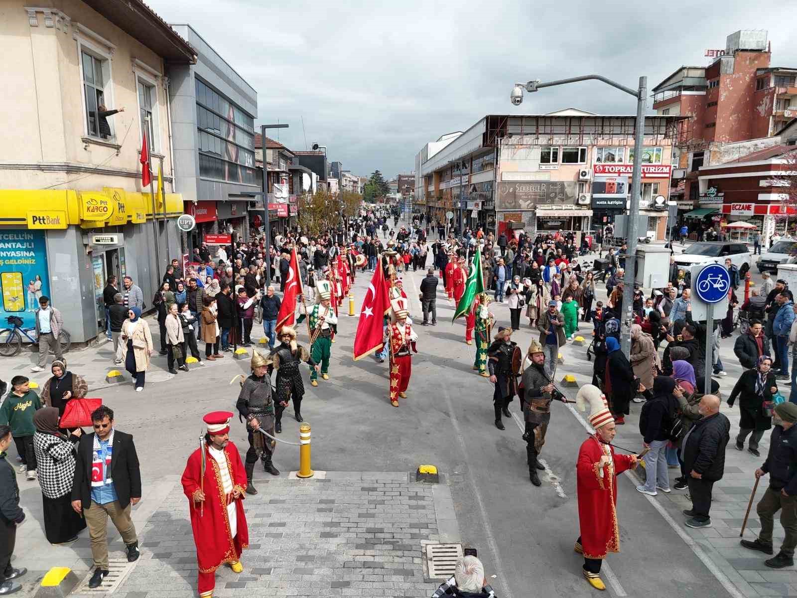 duzcede-mehter-takiminin-gosterisine-vatandaslardan-buyuk-ilgi