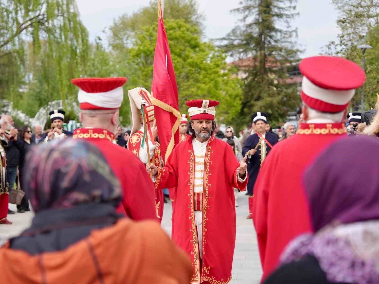 duzcede-mehter-takiminin-gosterisine-vatandaslardan-buyuk-ilgi