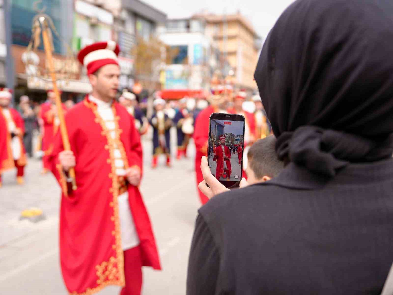 duzcede-mehter-takiminin-gosterisine-vatandaslardan-buyuk-ilgi