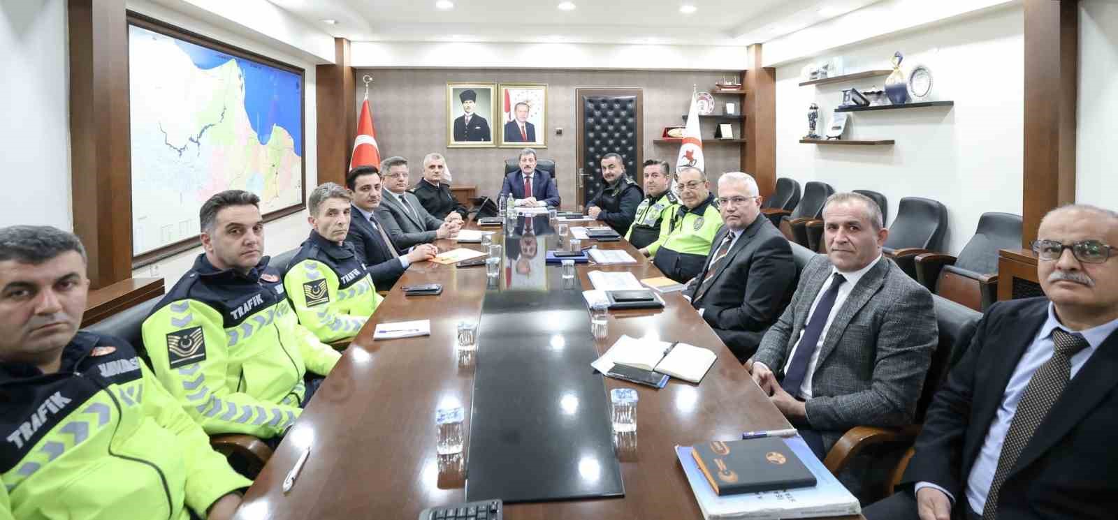 samsunda-okul-cevrelerinde-trafik-guvenligi-artiriliyor