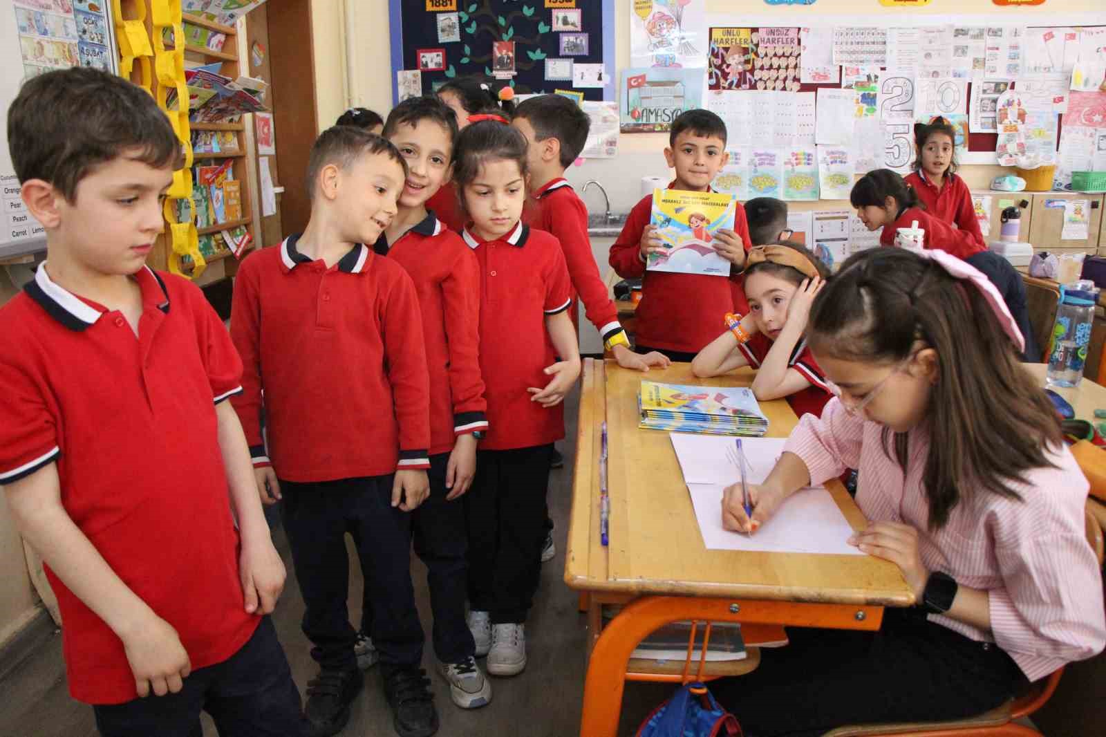 11-yasinda-hikaye-kitabi-yazdi