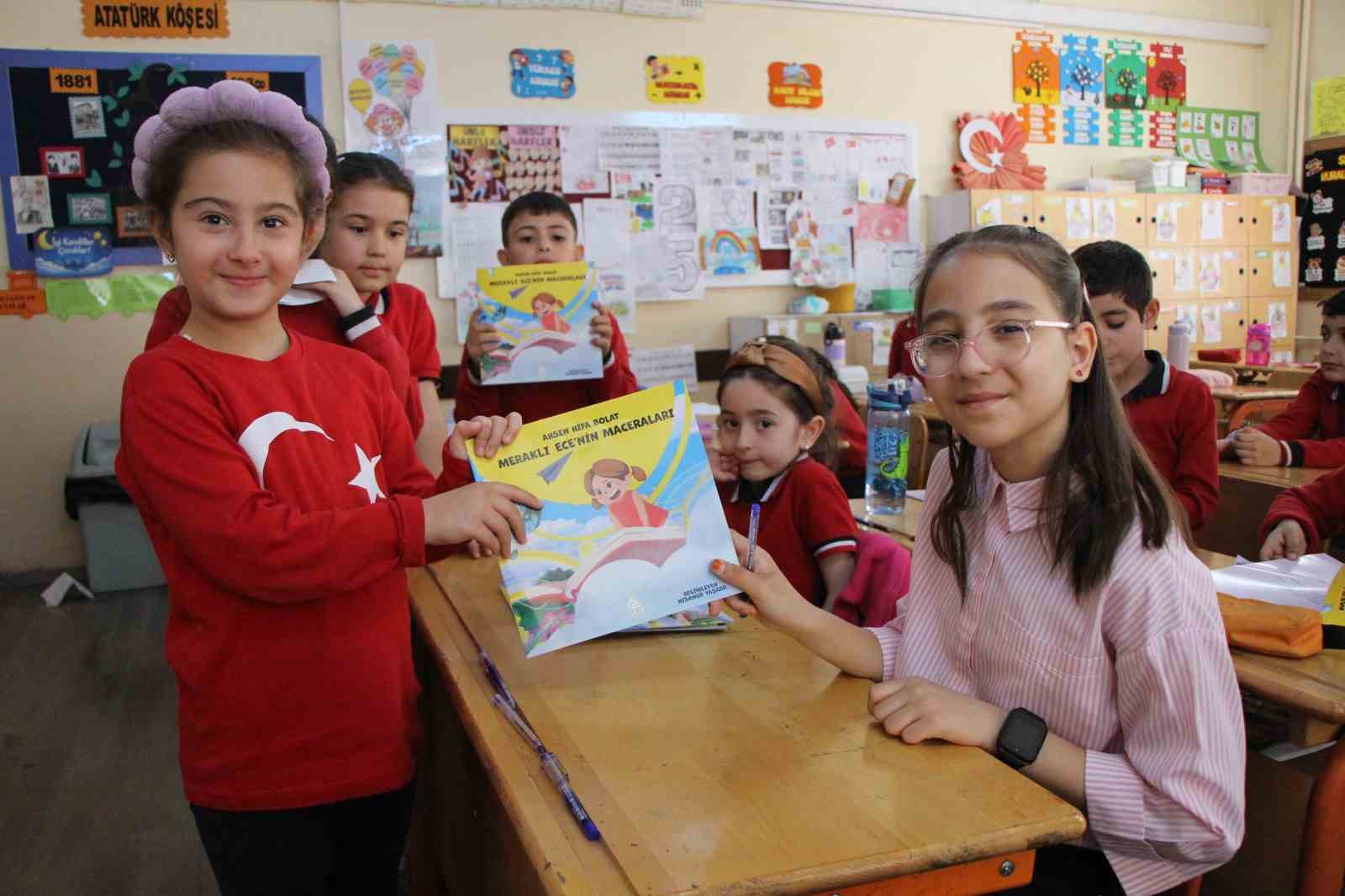 11-yasinda-hikaye-kitabi-yazdi