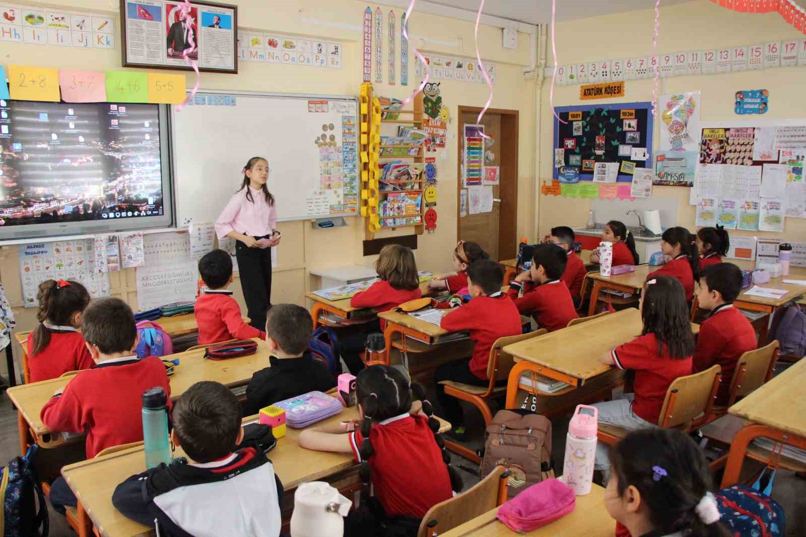 11-yasinda-hikaye-kitabi-yazdi
