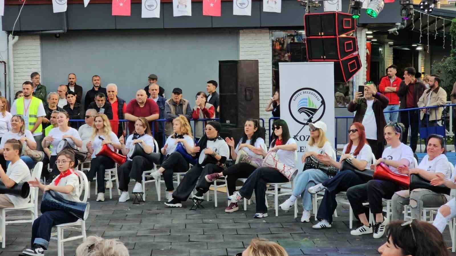 55-kadin-bir-araya-geldi-hayatin-stresini-darbuka-ogrenerek-atti