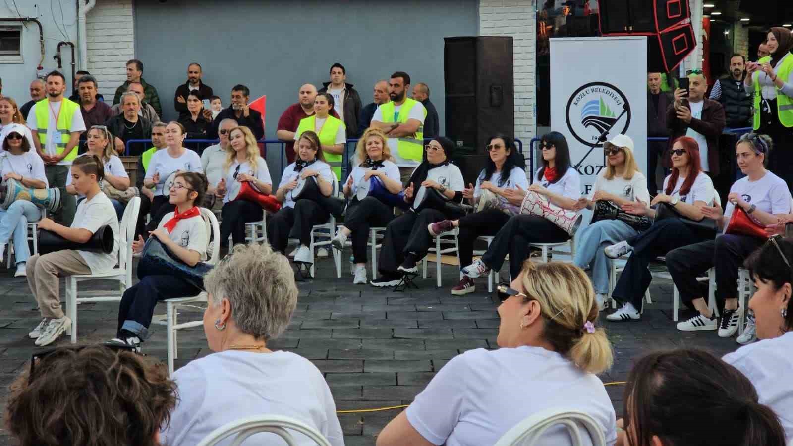 55-kadin-bir-araya-geldi-hayatin-stresini-darbuka-ogrenerek-atti