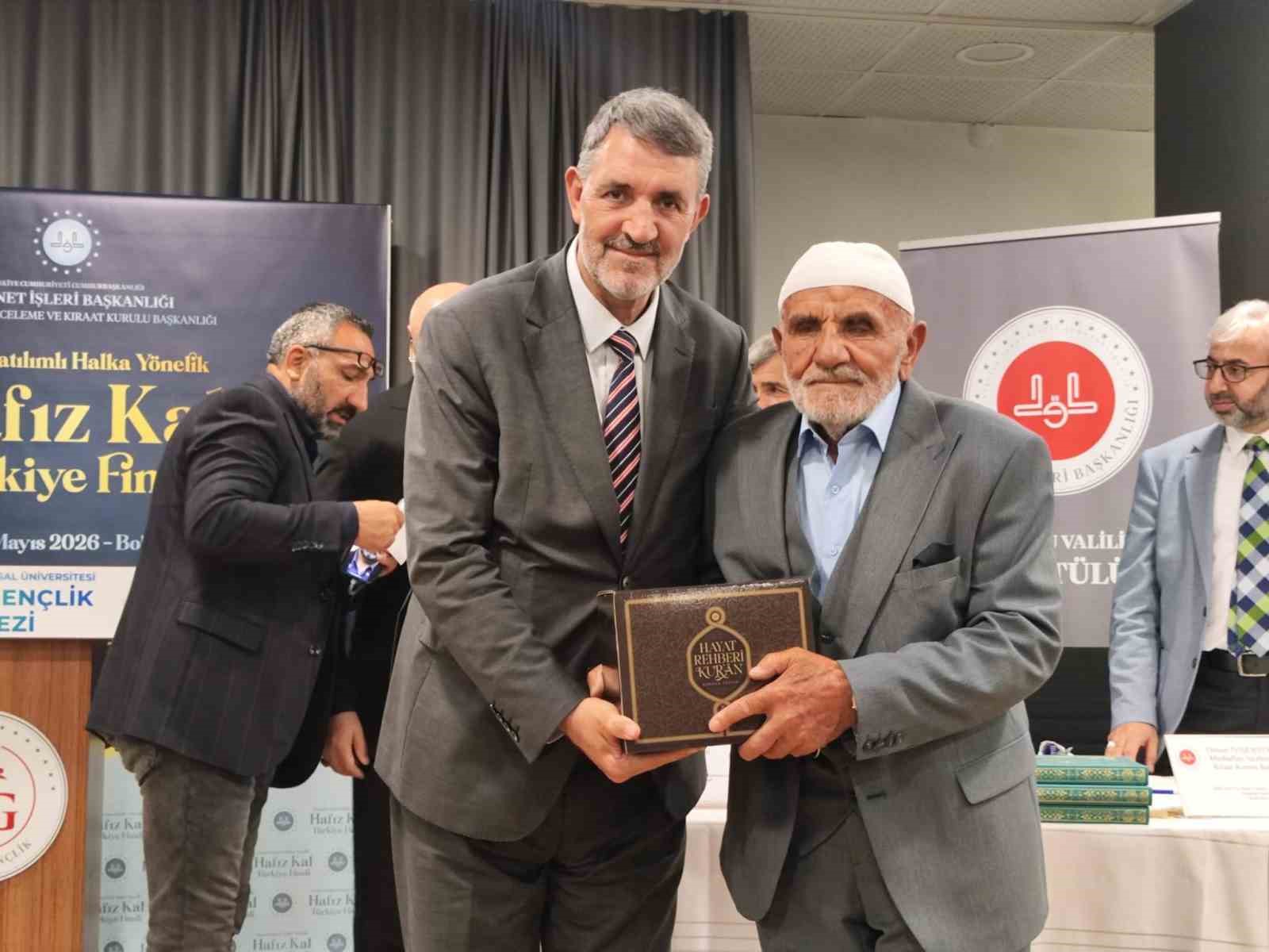 87-yasinda-hafiz-oldu