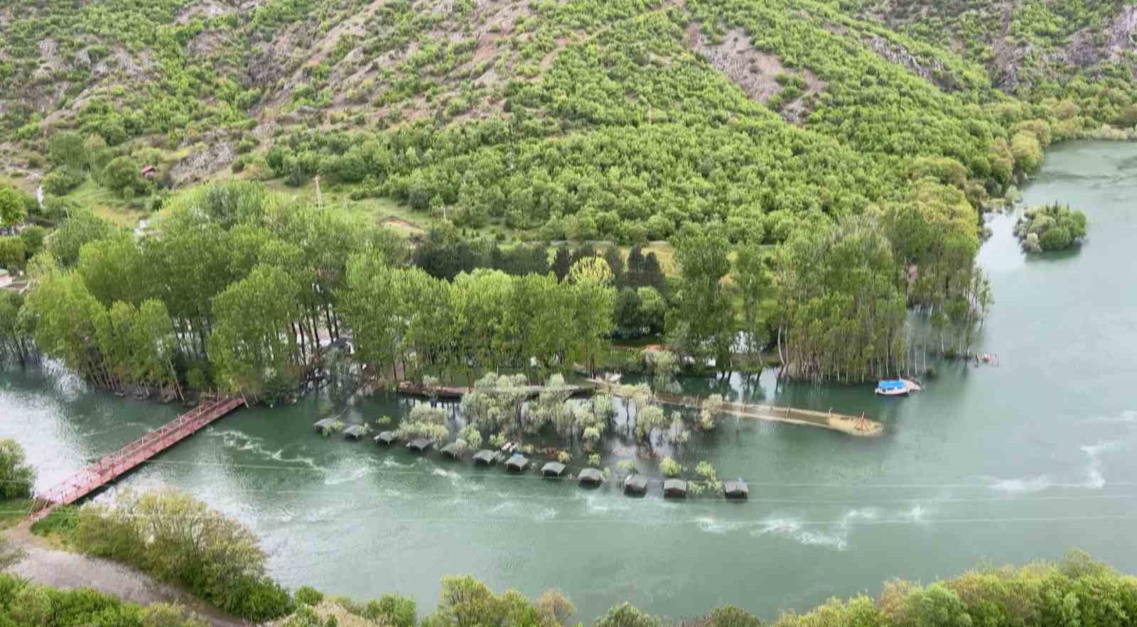 almus-baraji-tasti-tasti-baraj-kenarindaki-oyun-parki-ve-otopark-sular-altinda-kaldi