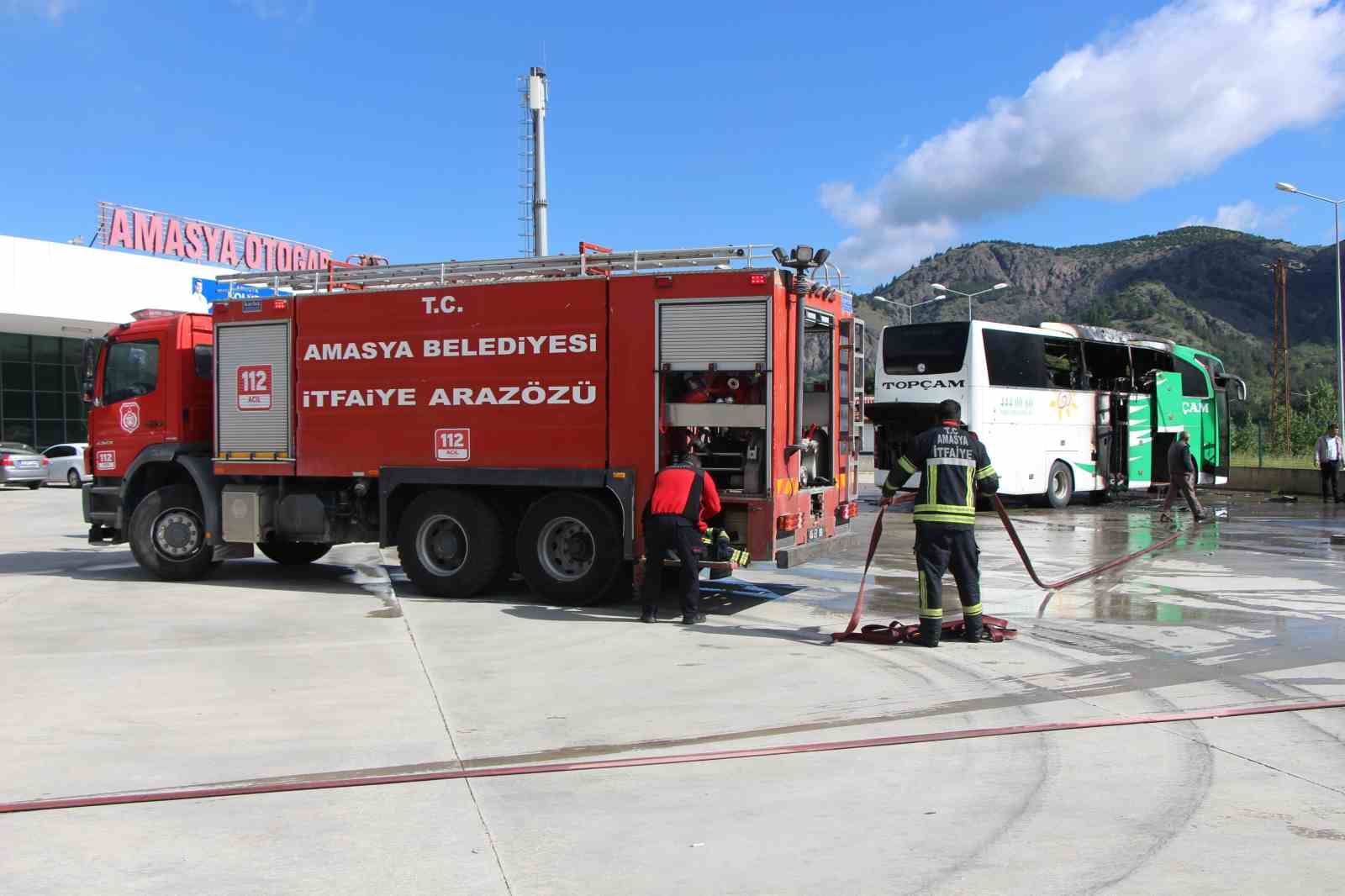 amasyada-otobus-terminalinde-park-halindeki-yolcu-otobusu-yandi