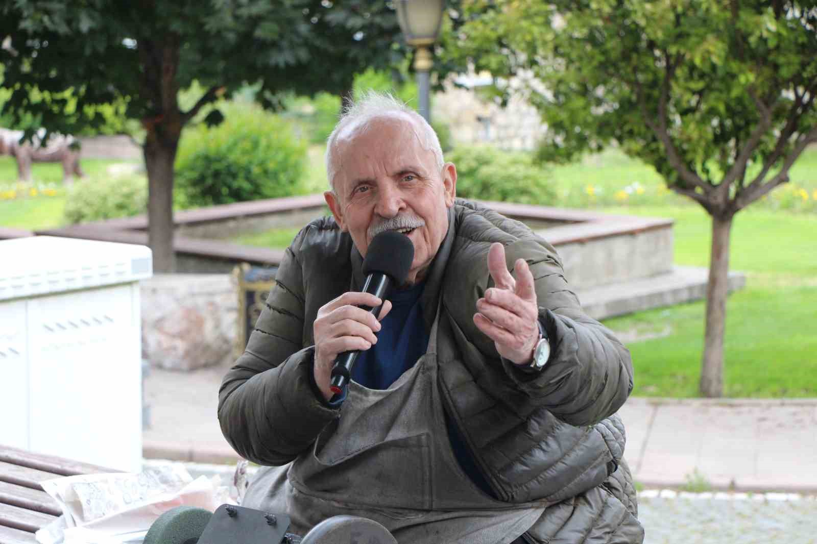 amasyanin-muzisyen-bicakcisi-bicaklari-keskinlestiriyor-kulaklarin-pasini-siliyor
