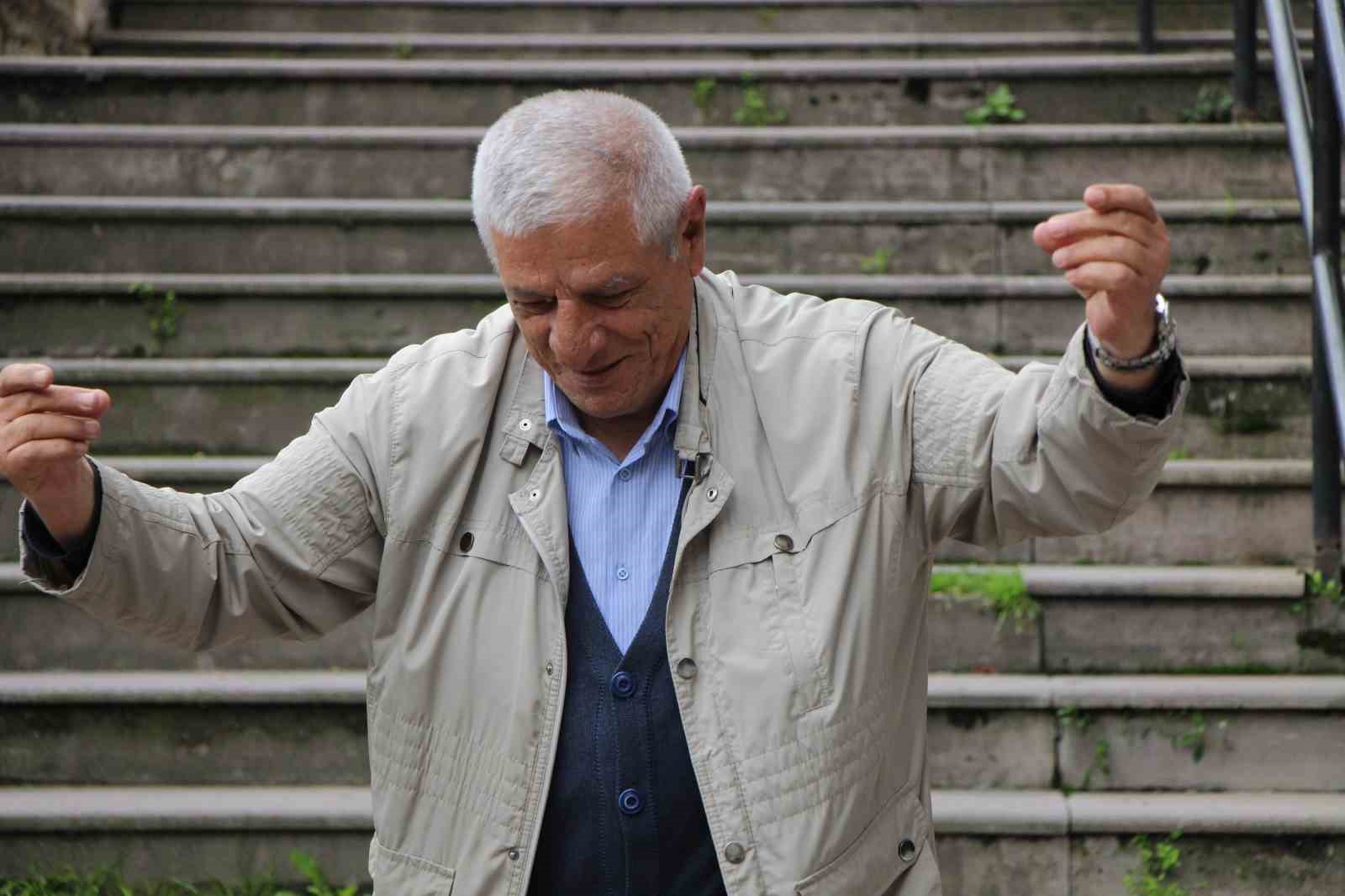 amasyanin-muzisyen-bicakcisi-bicaklari-keskinlestiriyor-kulaklarin-pasini-siliyor