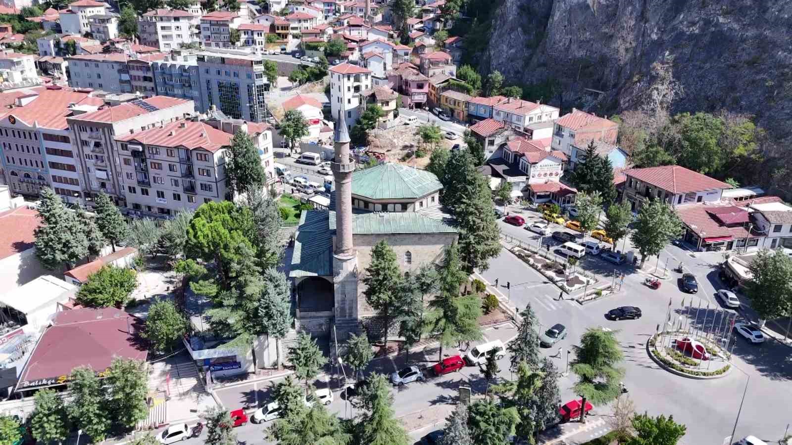 amasyaya-gelen-sasiriyor-korna-sesi-yok-yollarda-oncelik-yayalarin