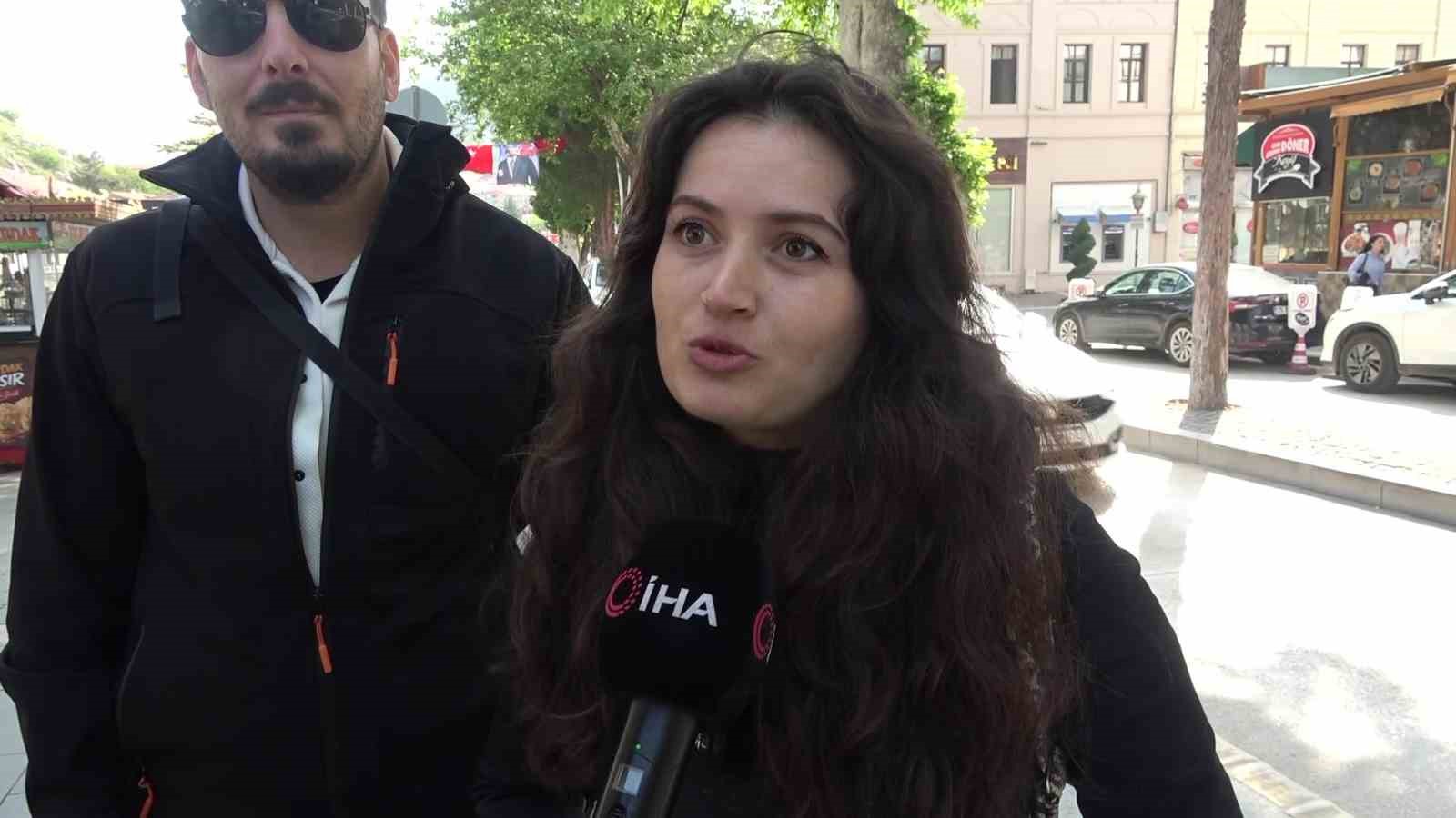 amasyaya-gelen-sasiriyor-korna-sesi-yok-yollarda-oncelik-yayalarin