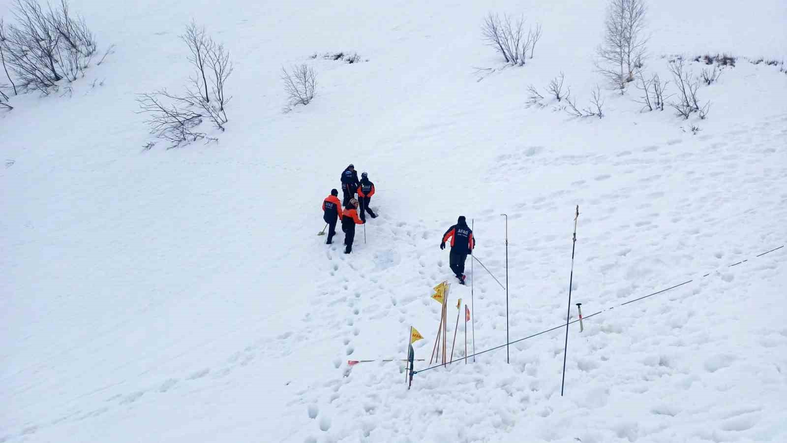 artvinde-cig-altinda-kalan-coban-122-gundur-kayip-arama-calismalari-yeniden-basladi