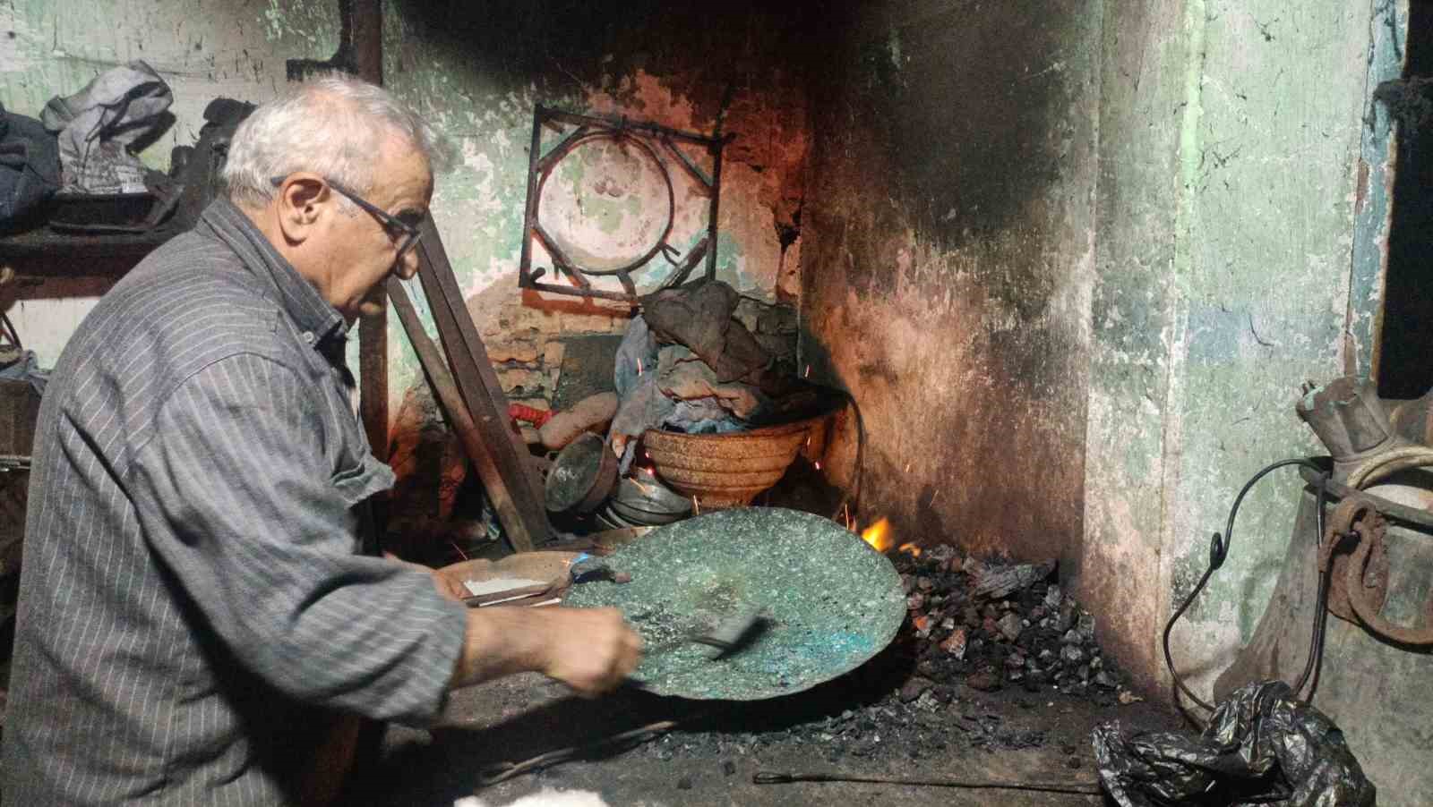 ateste-tavlanan-emek-45-yildir-kalayciligi-yasatiyor