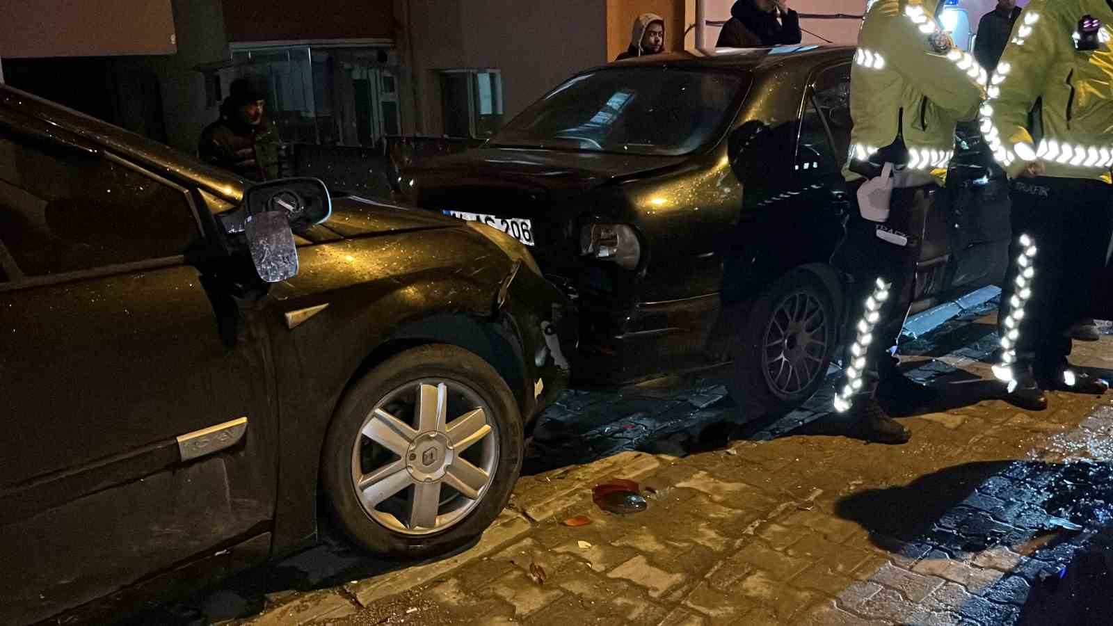 boluda-park-halindeki-araclara-carpip-takla-atti-surucu-alkolmetreye-ufleyemedi