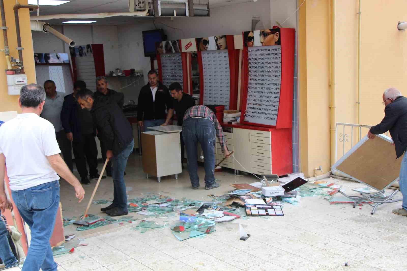 cay-icmeye-geldiler-fren-yerine-gaza-basinca-gozlukcuye-daldilar