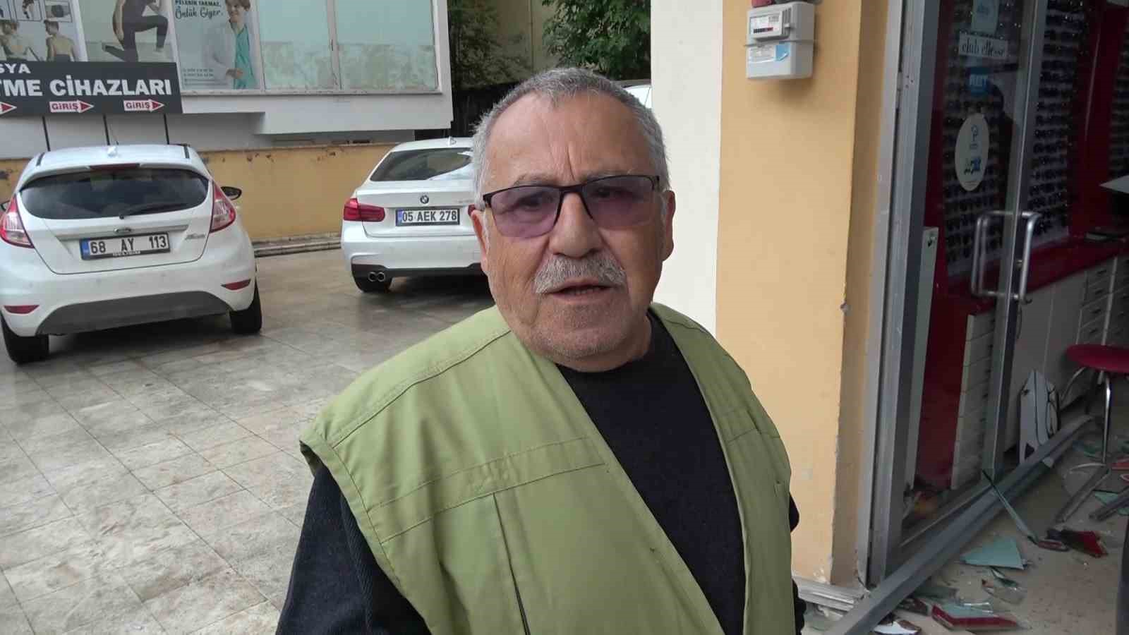 cay-icmeye-geldiler-fren-yerine-gaza-basinca-gozlukcuye-daldilar
