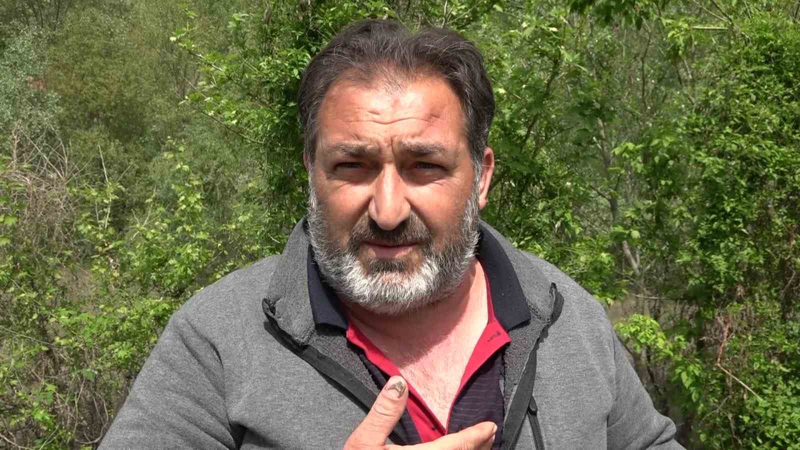 ciftcinin-taskin-nobeti-arazisindeki-bitkiler-yesilirmaktan-sizan-suyun-altinda-kaldi