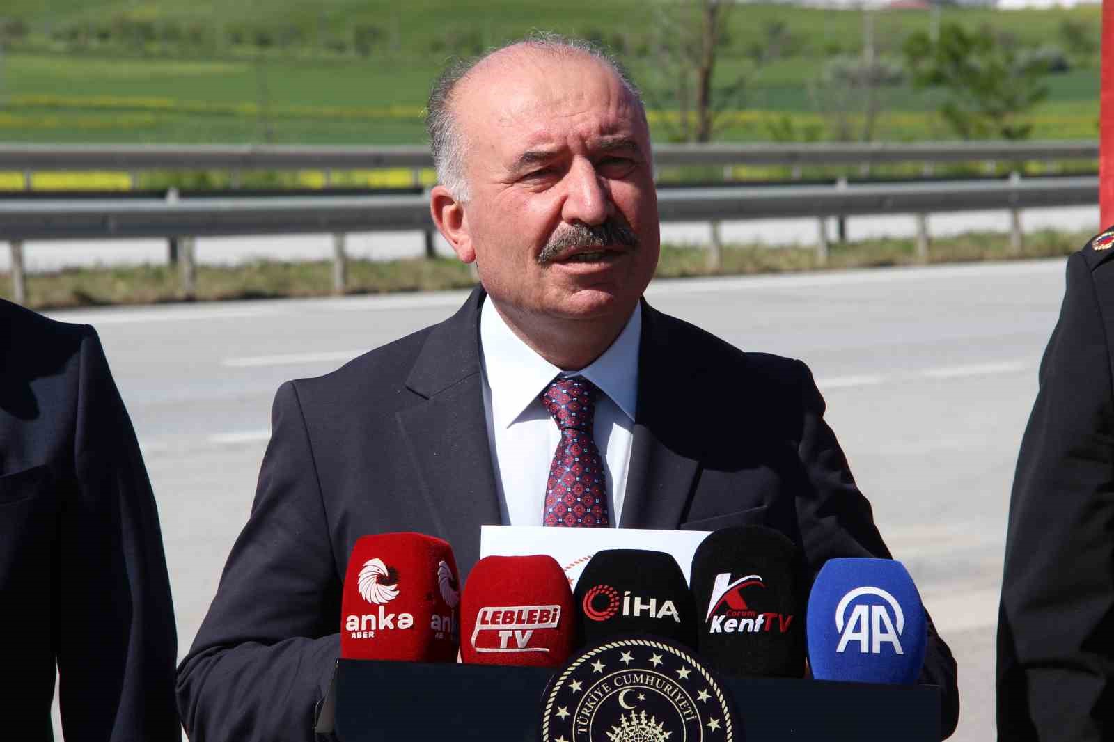 corum-valisi-ali-calgan-artan-arac-sayisi-tedbirlerimizi-arttirmamizin-en-buyuk-sebebidir