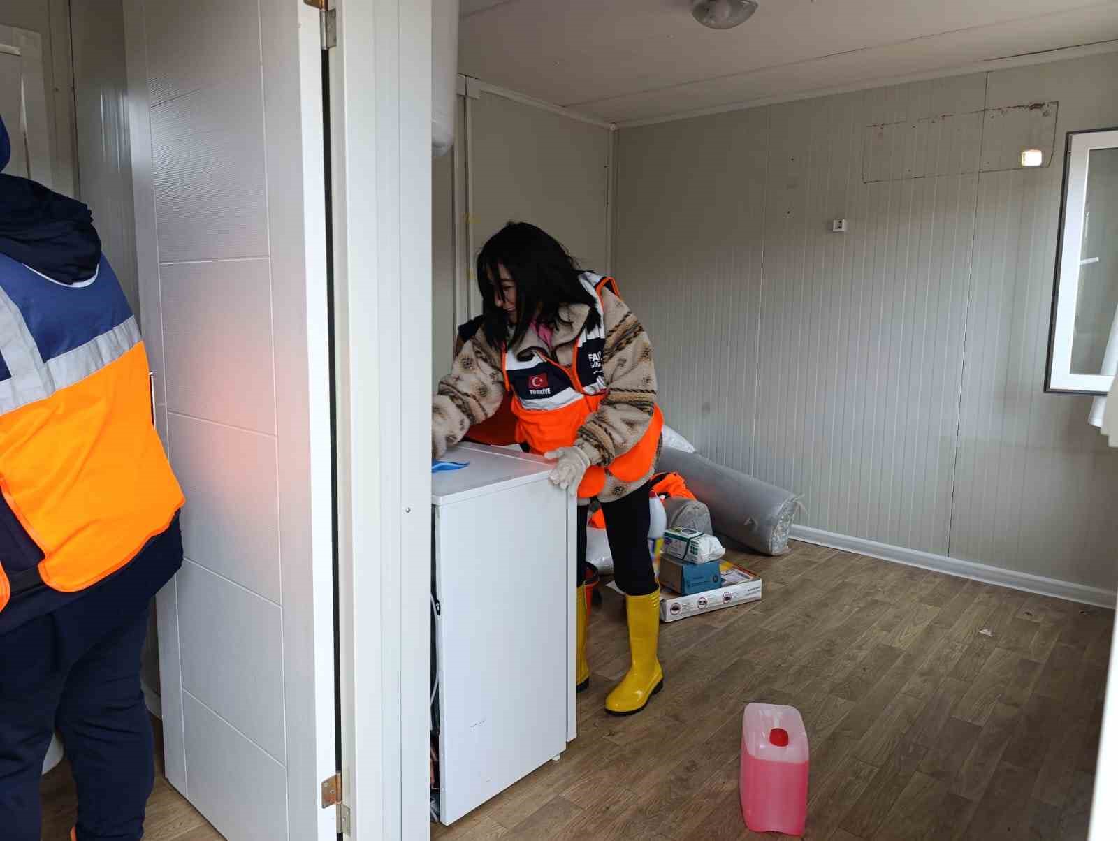 corumda-hortumun-vurdugu-koylerde-afetzedeler-icin-yasam-konteynerleri-kuruldu